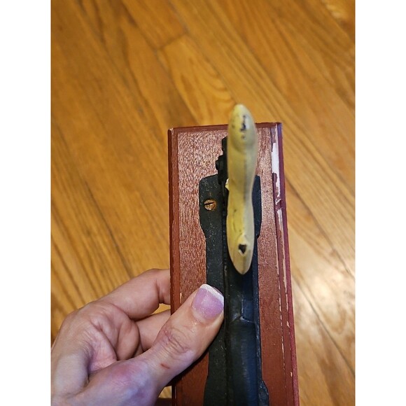 Vintage Cast Iron White Cat Nutcracker On Wooden Base - Picture 10 of 12